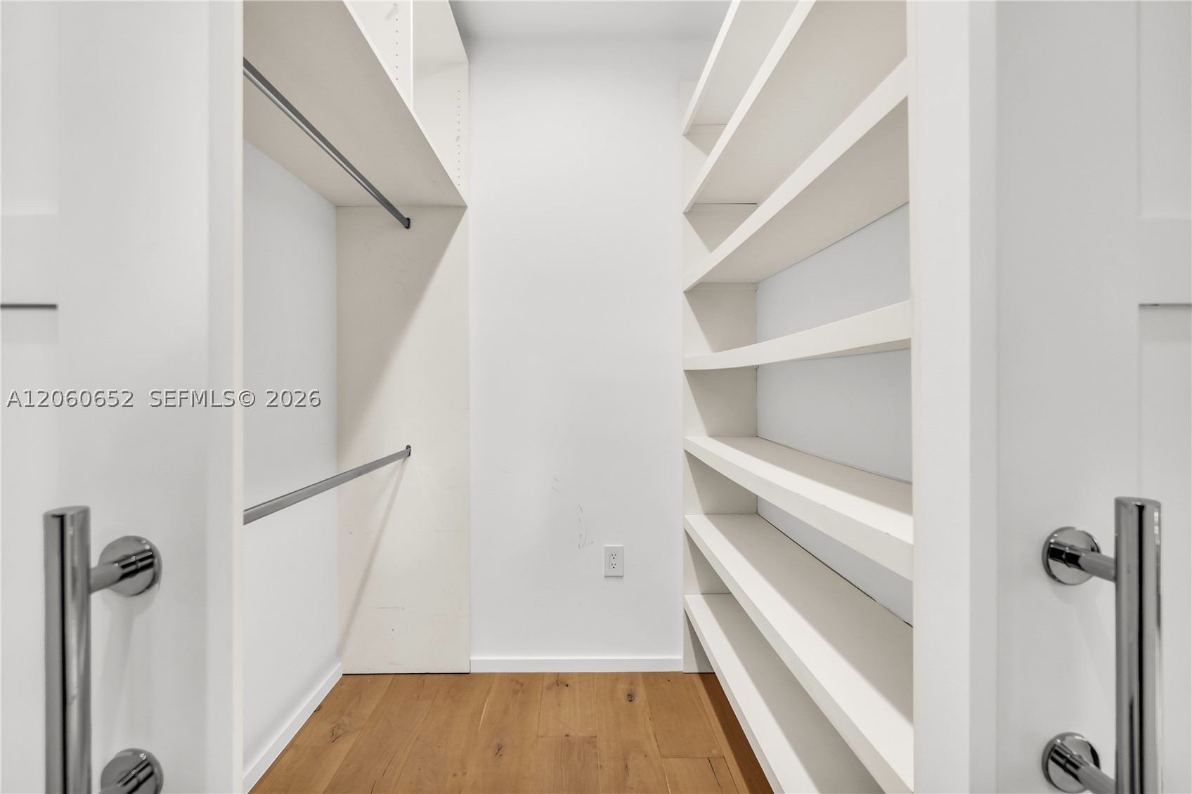 6840 Sunrise Pl, Coral Gables FL 33133