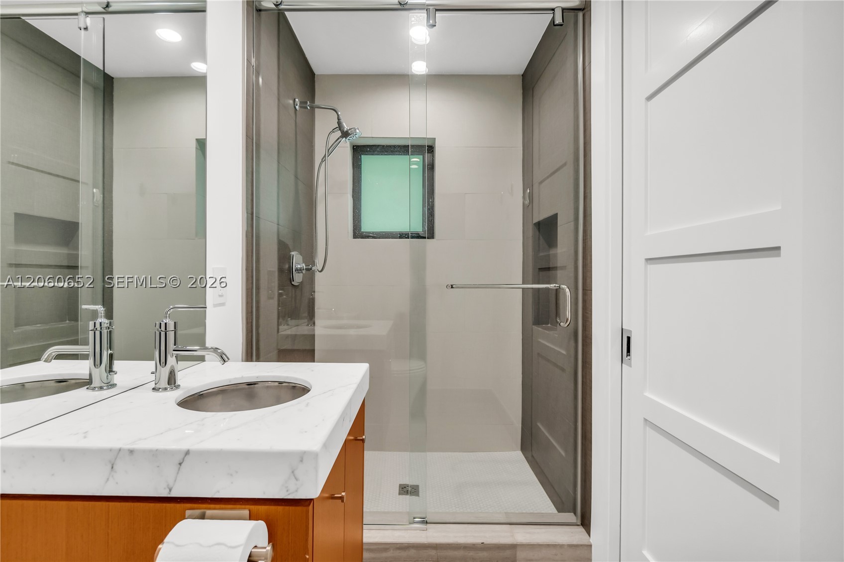 6840 Sunrise Pl, Coral Gables FL 33133