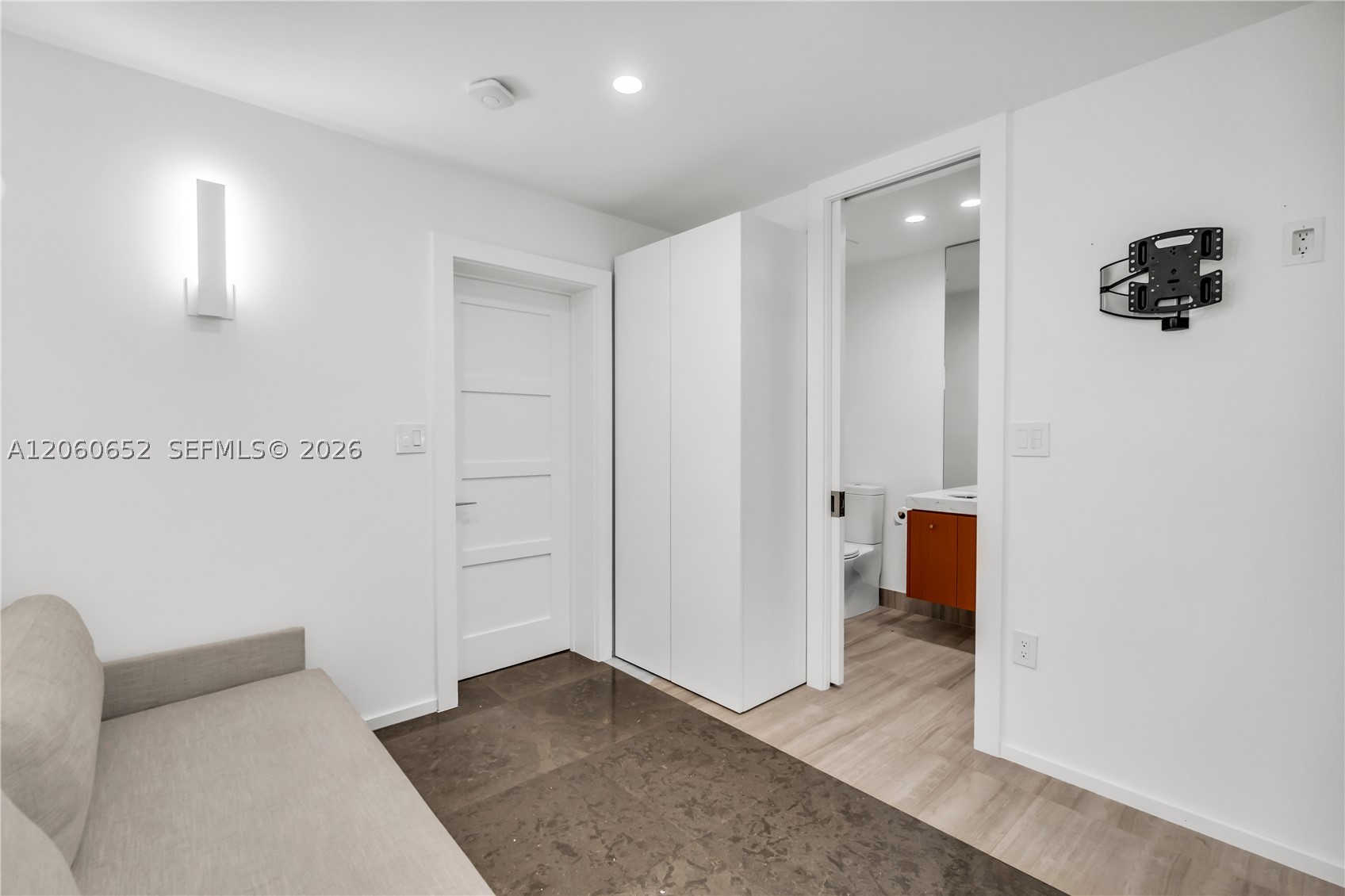 6840 Sunrise Pl, Coral Gables FL 33133