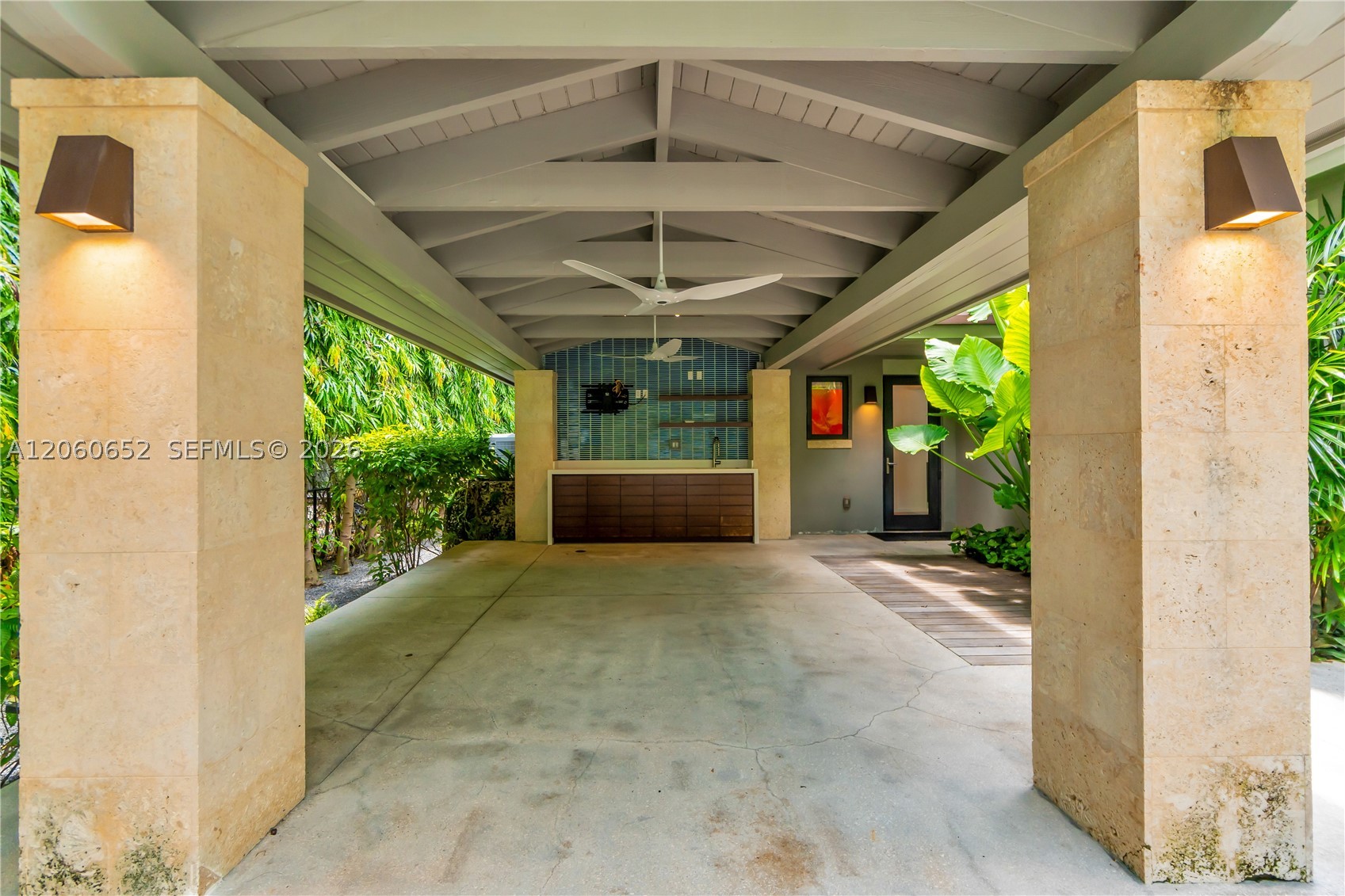 6840 Sunrise Pl, Coral Gables FL 33133