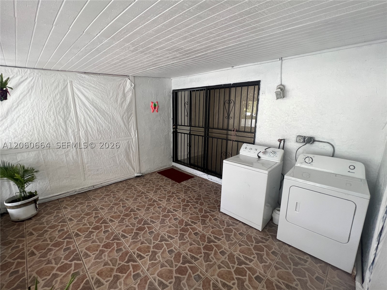 1901 NW S River Dr #35C, Miami FL 33125