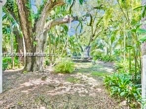 400 NE 86th St #400, El Portal FL 33138