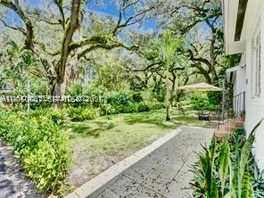 400 NE 86th St #400, El Portal FL 33138