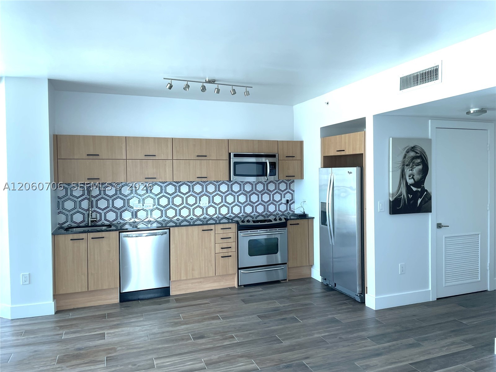 350 S Miami Ave #3713, Miami FL 33130