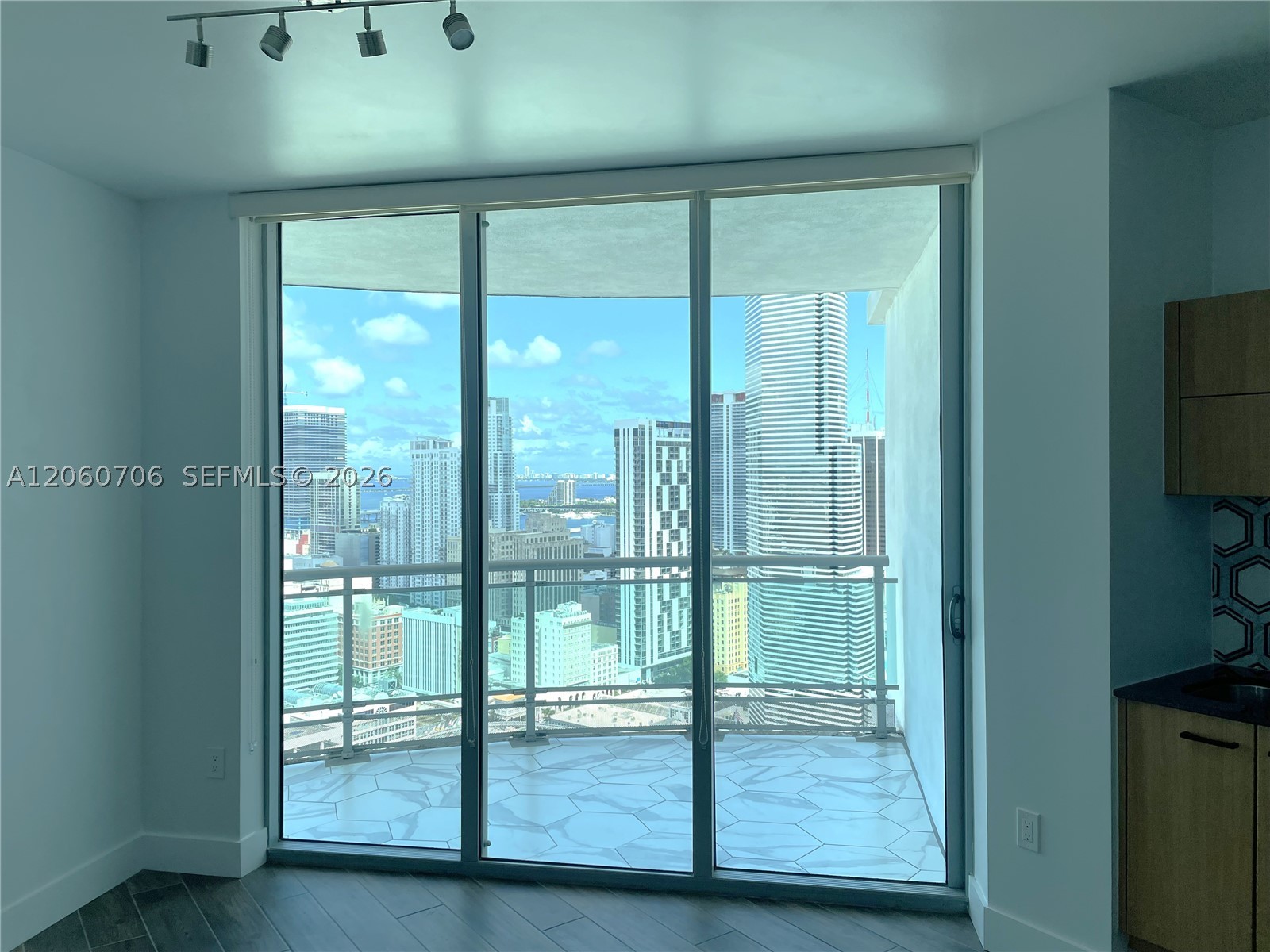 350 S Miami Ave #3713, Miami FL 33130