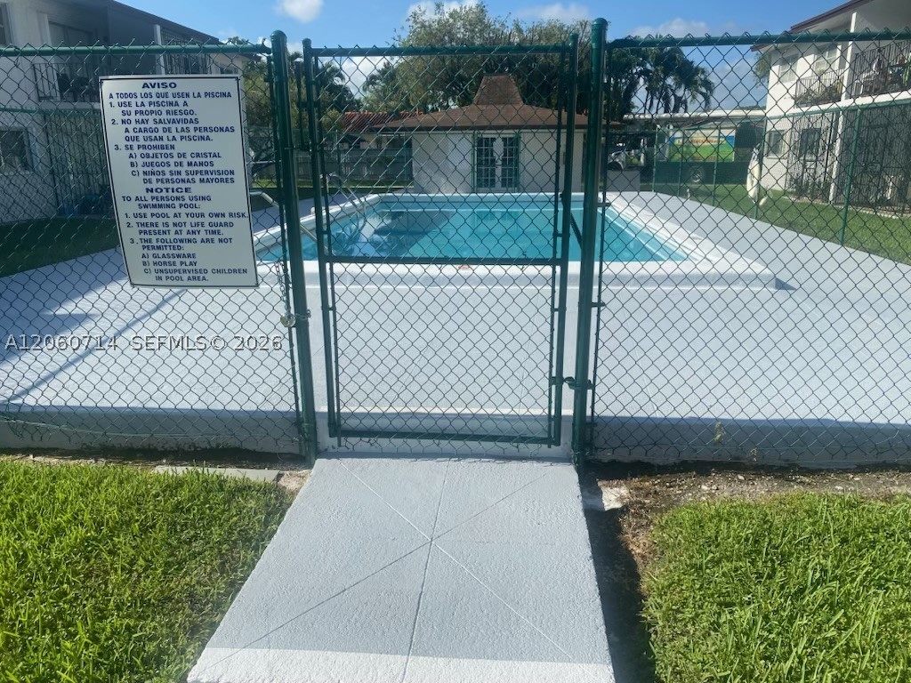 9520 SW 8th St #118, Miami FL 33174