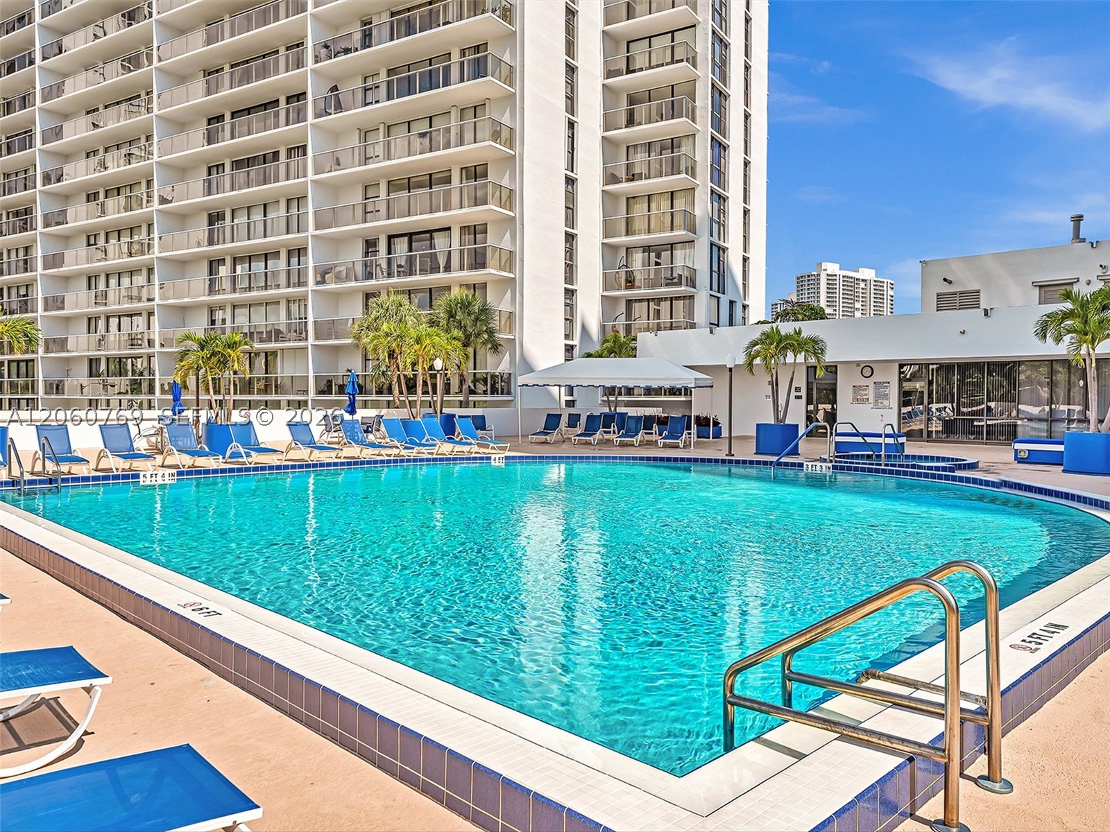 3731 N Country Club Dr #PH-24, Aventura FL 33180