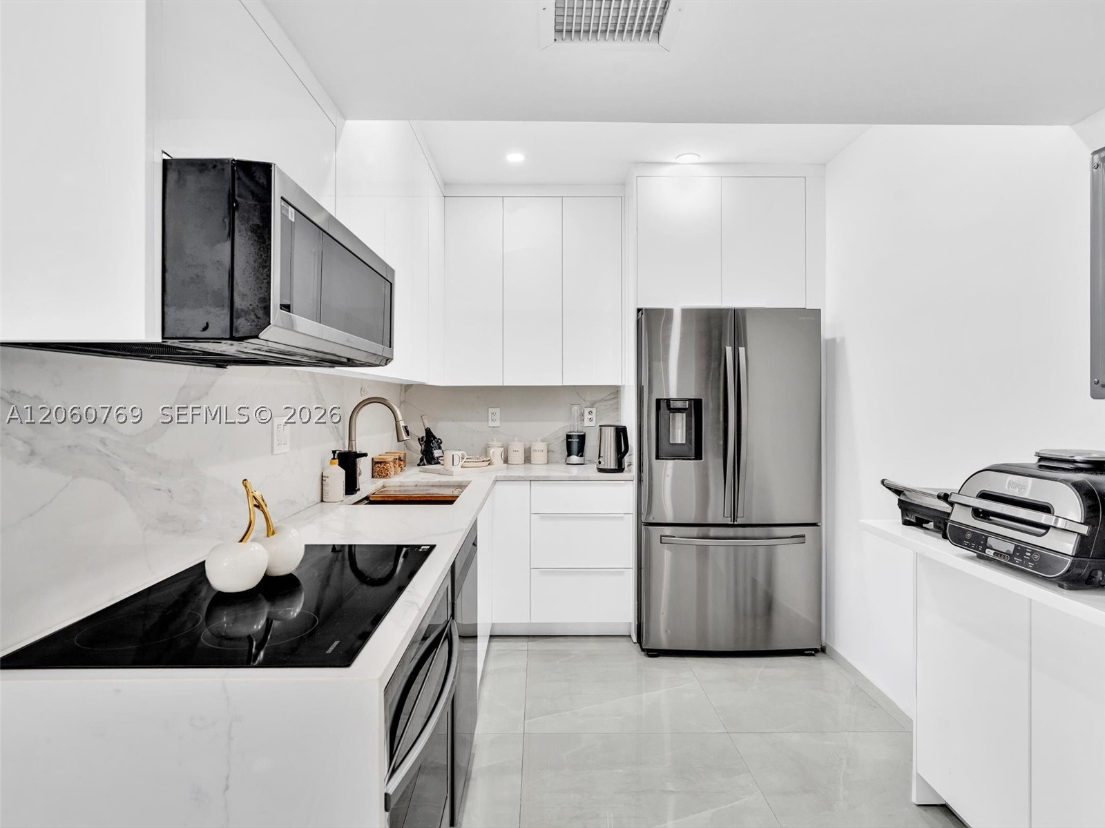 3731 N Country Club Dr #PH-24, Aventura FL 33180