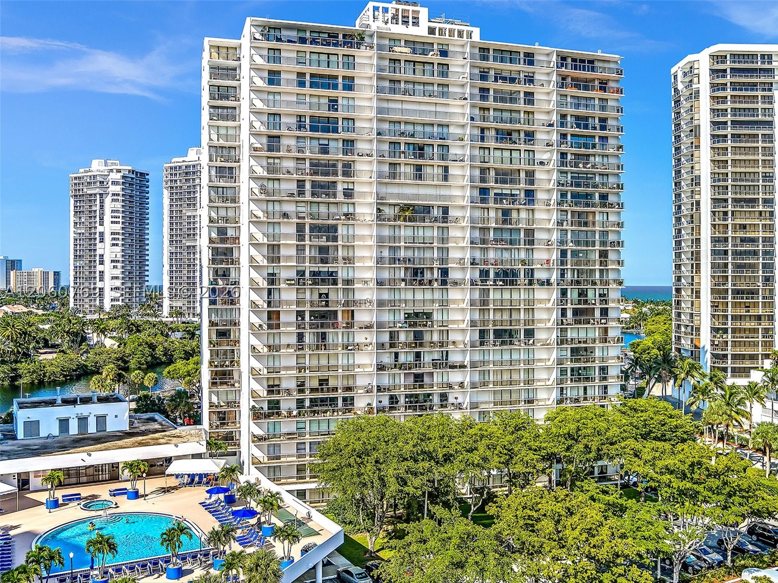3731 N Country Club Dr #PH-24, Aventura FL 33180