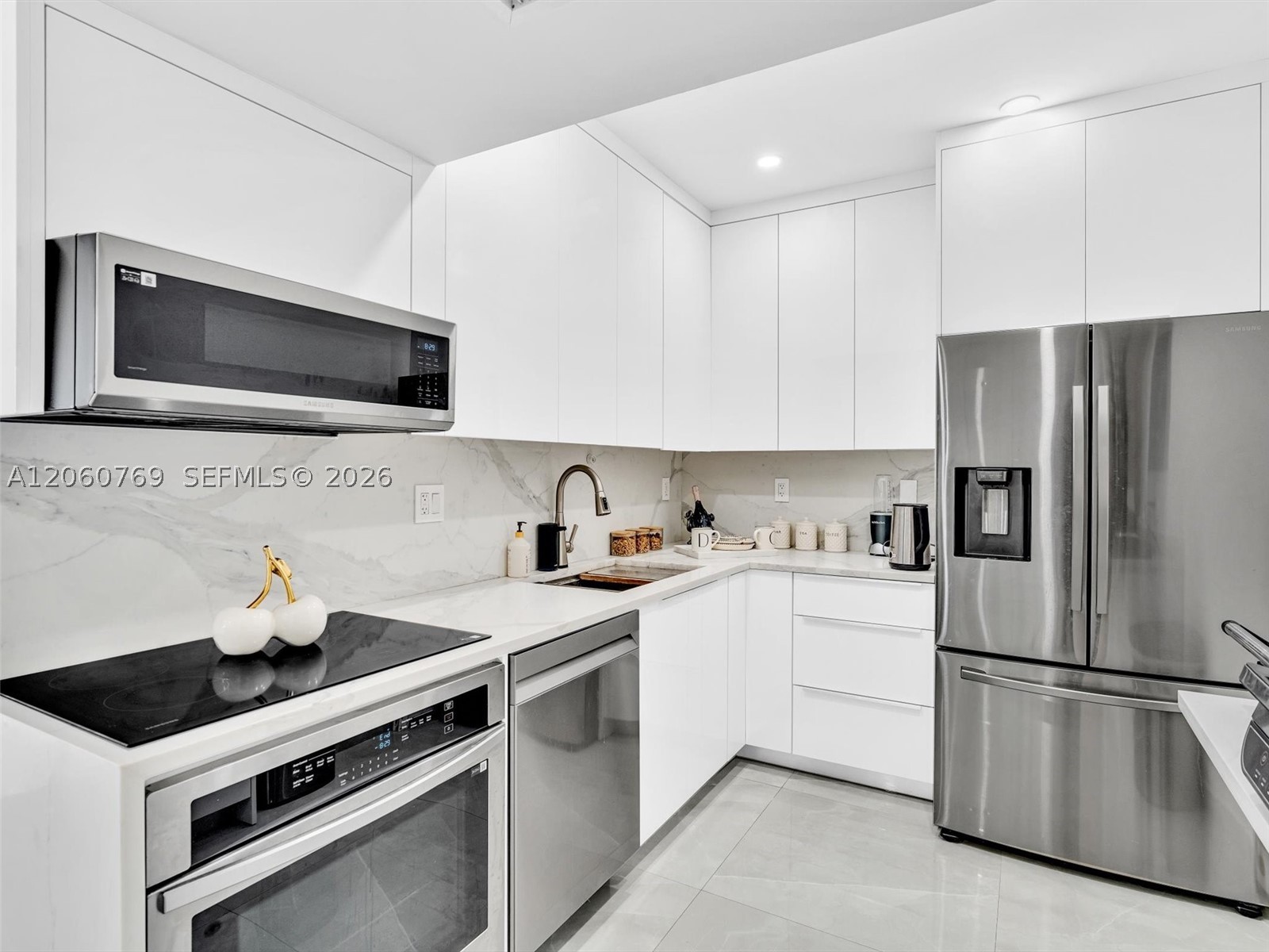 3731 N Country Club Dr #PH-24, Aventura FL 33180