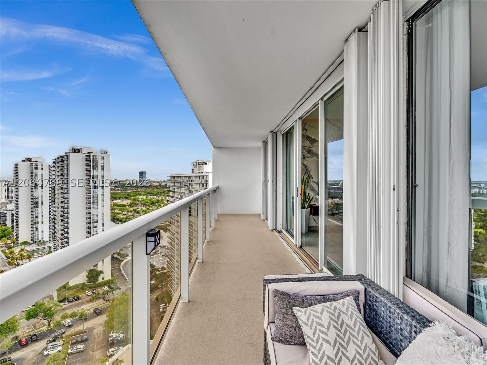 3731 N Country Club Dr #PH-24, Aventura FL 33180