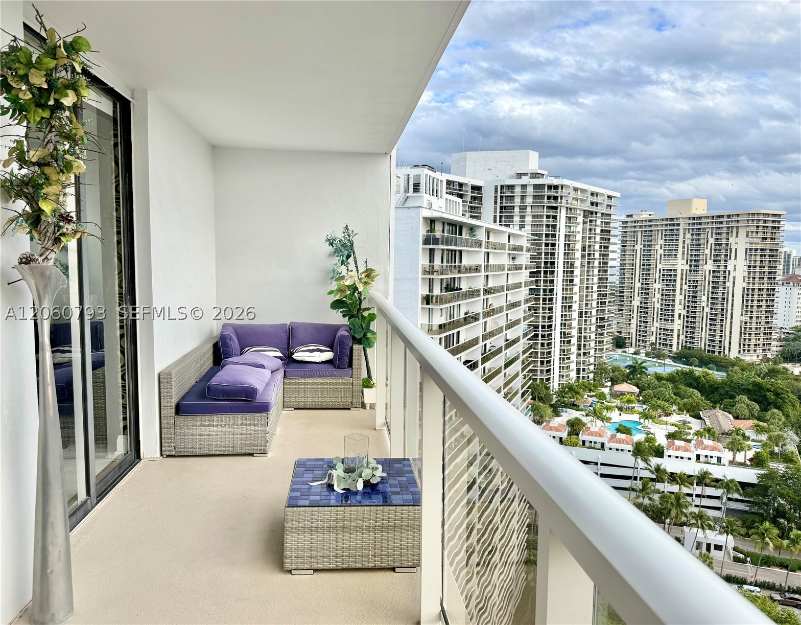 3701 N Country Club Dr #2205, Aventura FL 33180