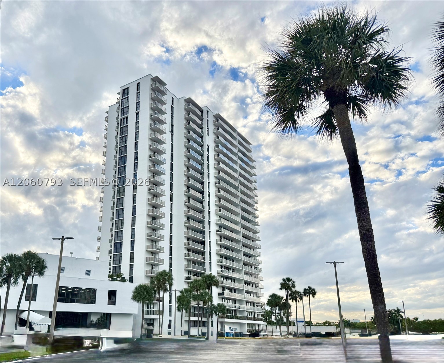 3701 N Country Club Dr #2205, Aventura FL 33180