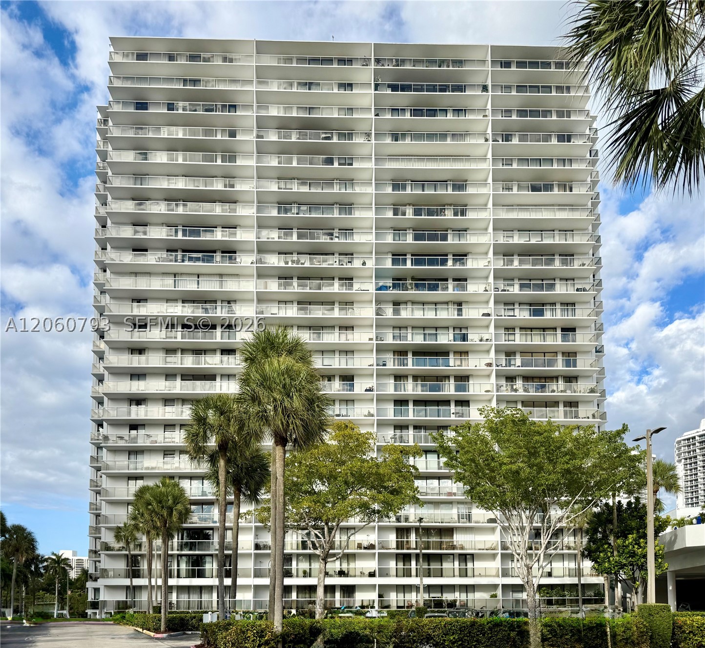 3701 N Country Club Dr #2205, Aventura FL 33180