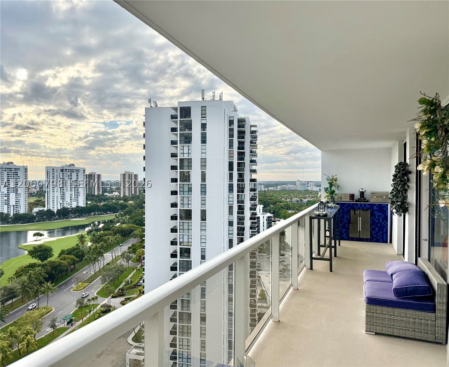 3701 N Country Club Dr #2205, Aventura FL 33180