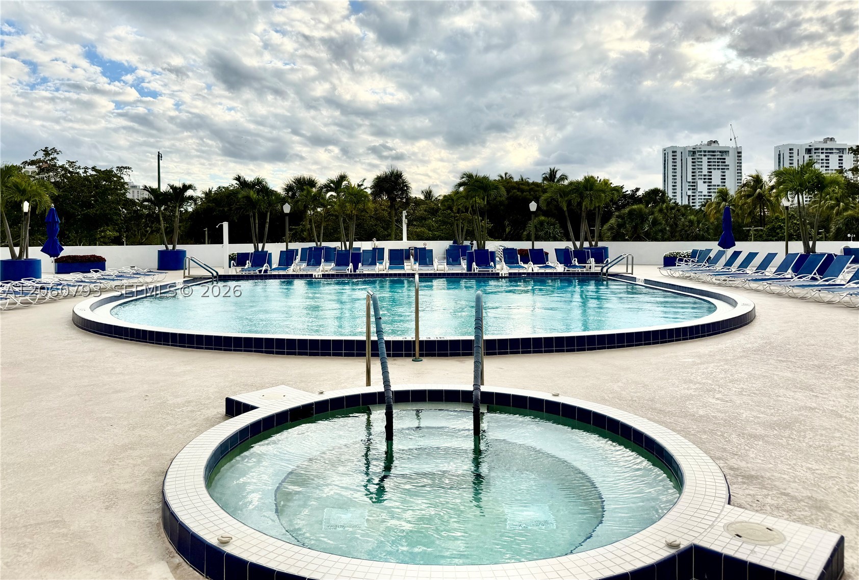 3701 N Country Club Dr #2205, Aventura FL 33180