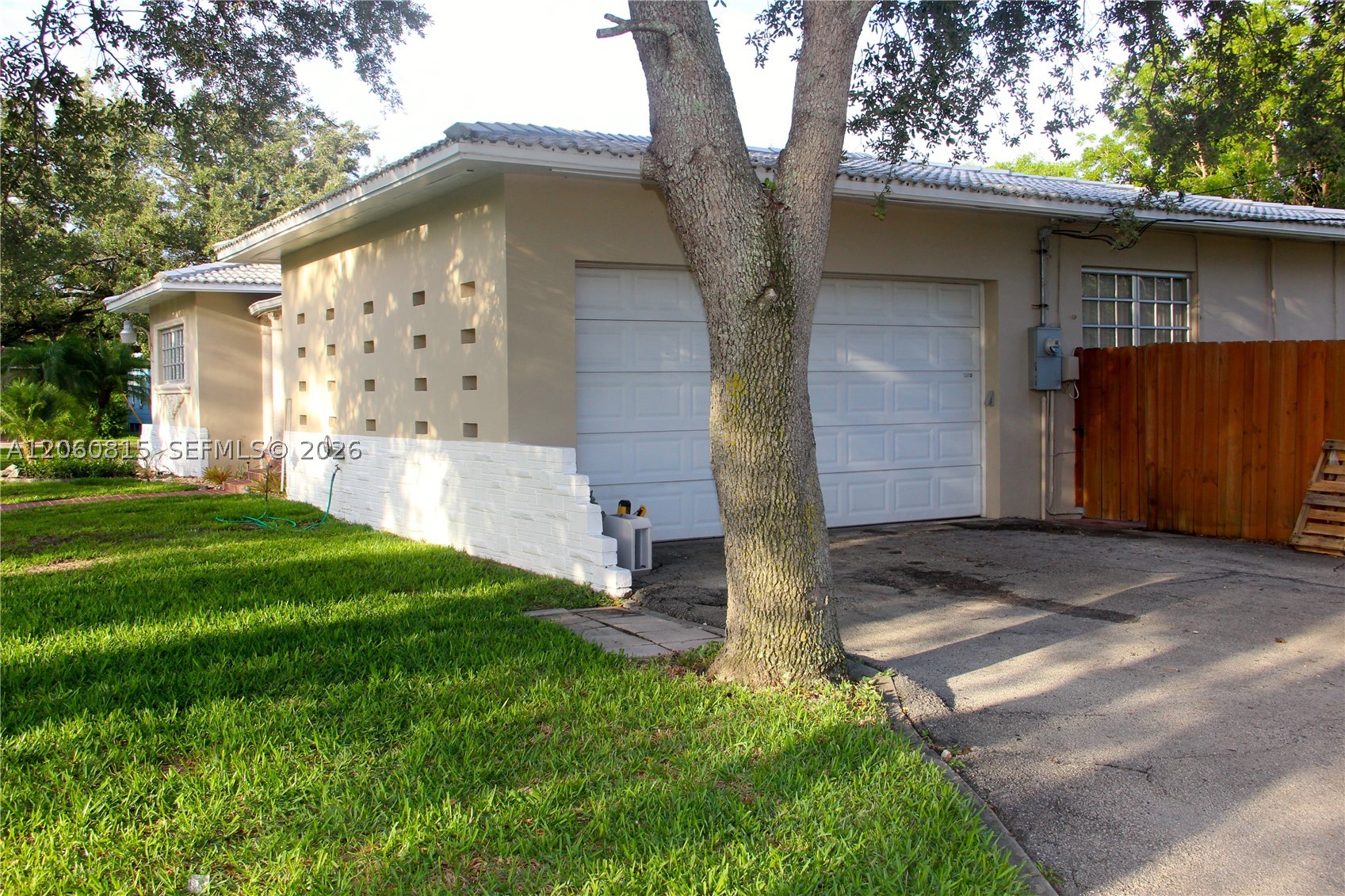 70 Hammond Dr, Miami Springs FL 33166