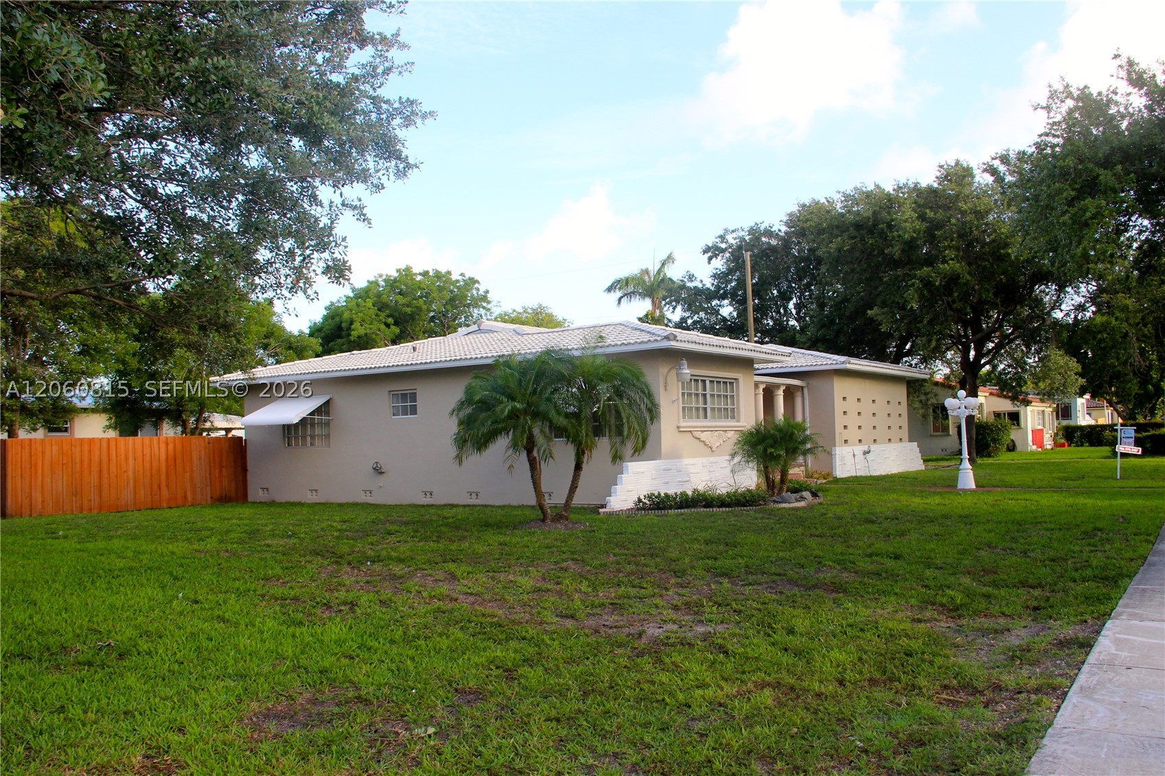 70 Hammond Dr, Miami Springs FL 33166
