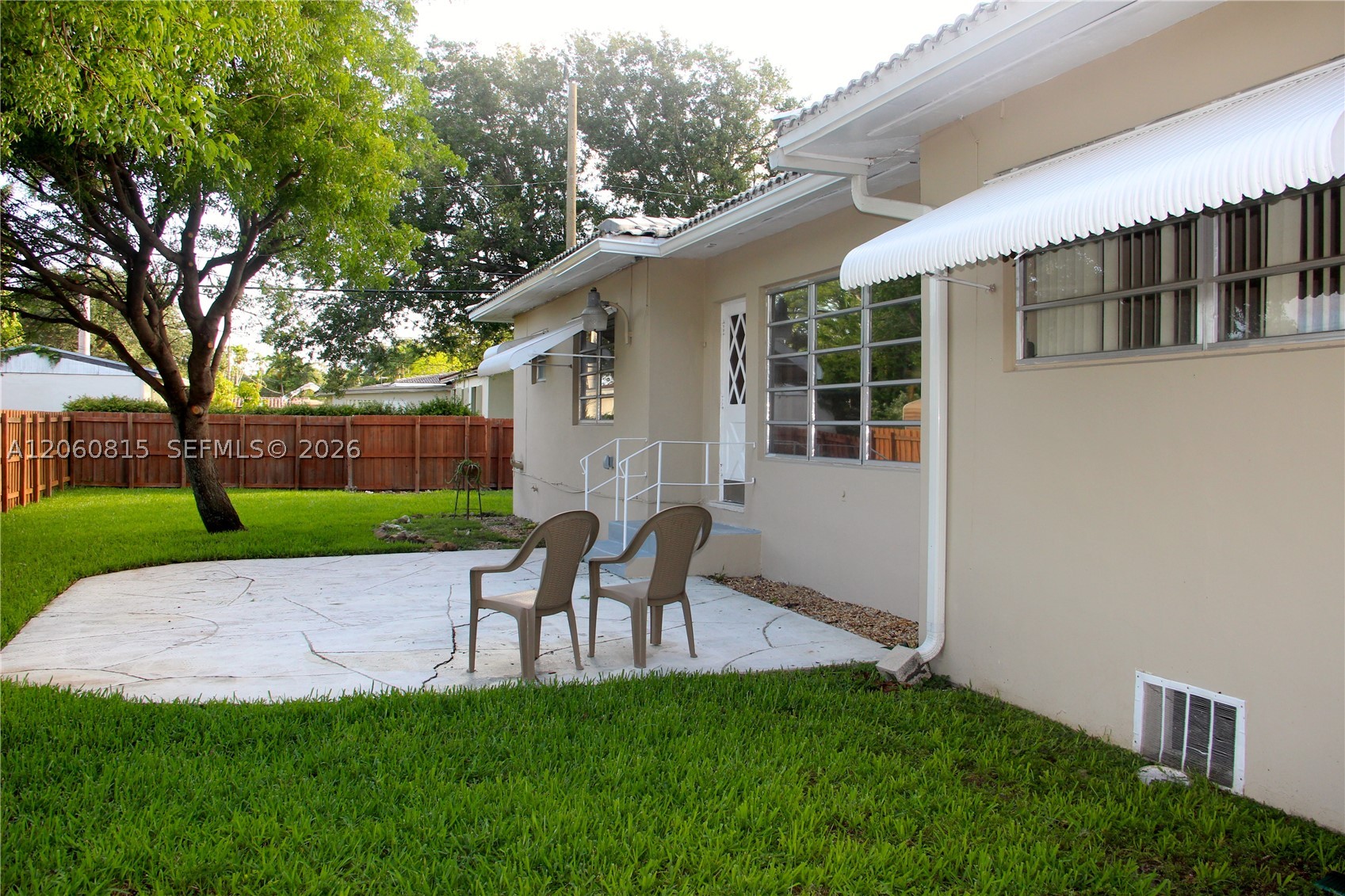 70 Hammond Dr, Miami Springs FL 33166