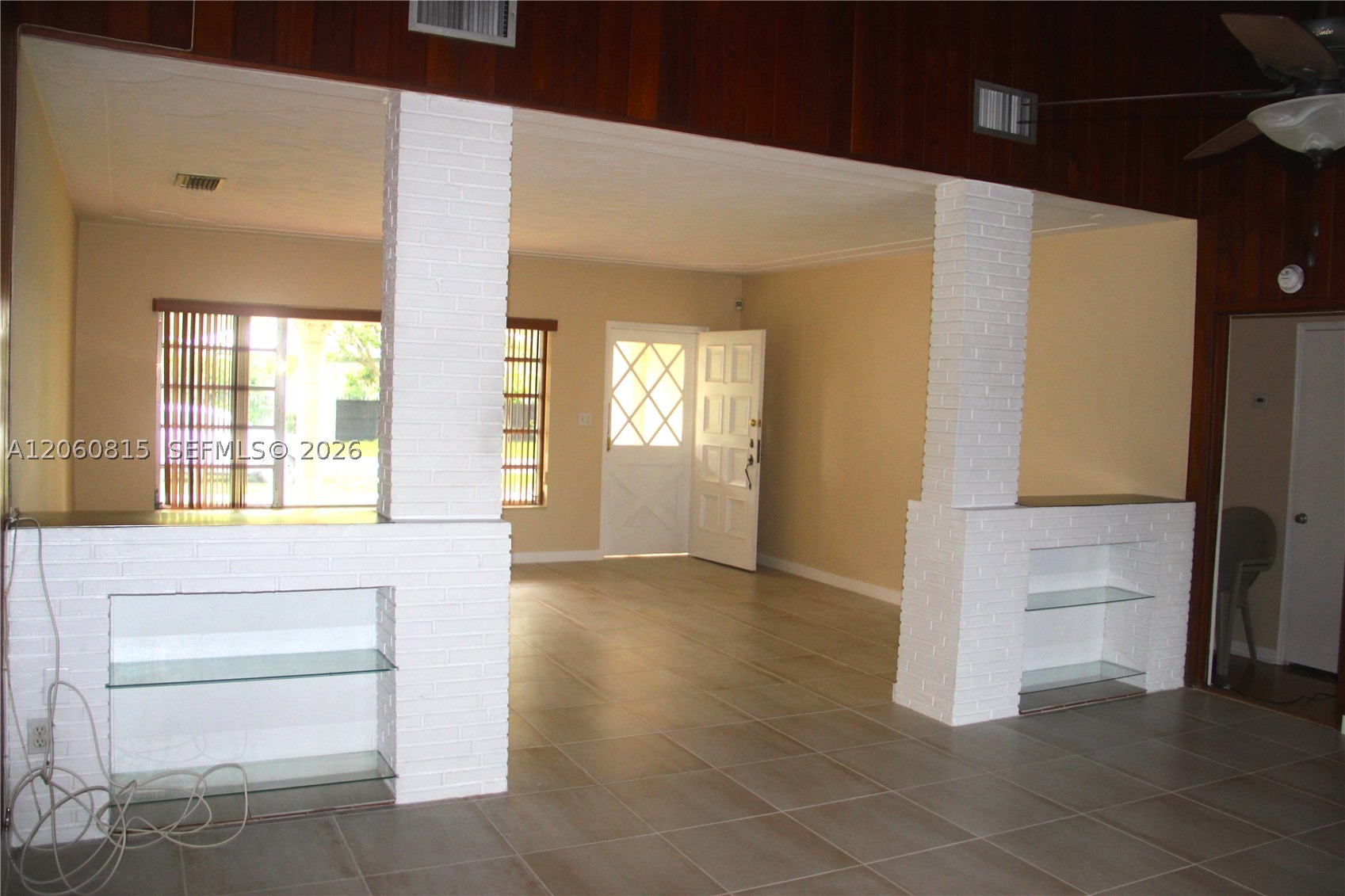 70 Hammond Dr, Miami Springs FL 33166