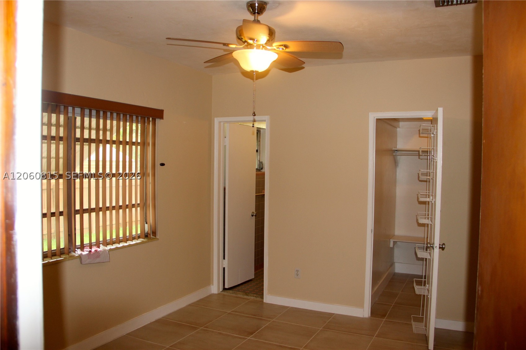 70 Hammond Dr, Miami Springs FL 33166