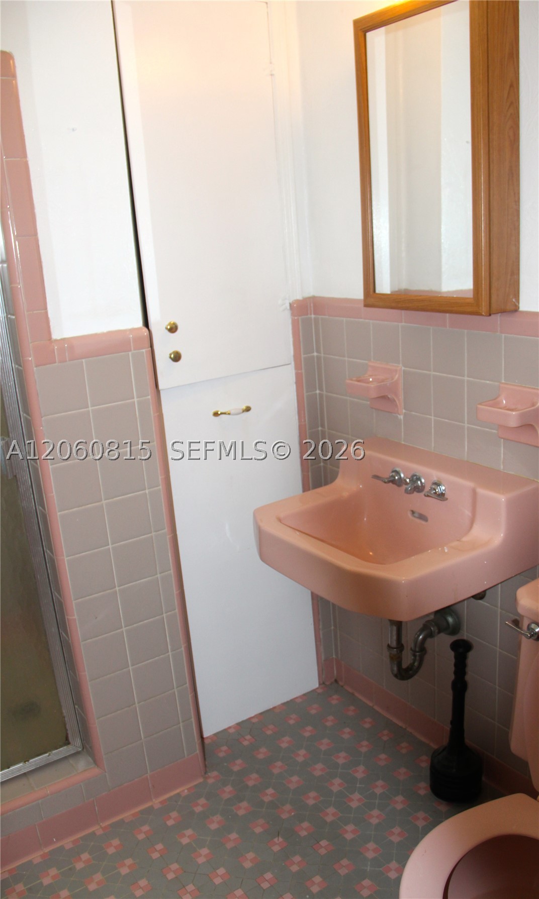 70 Hammond Dr, Miami Springs FL 33166