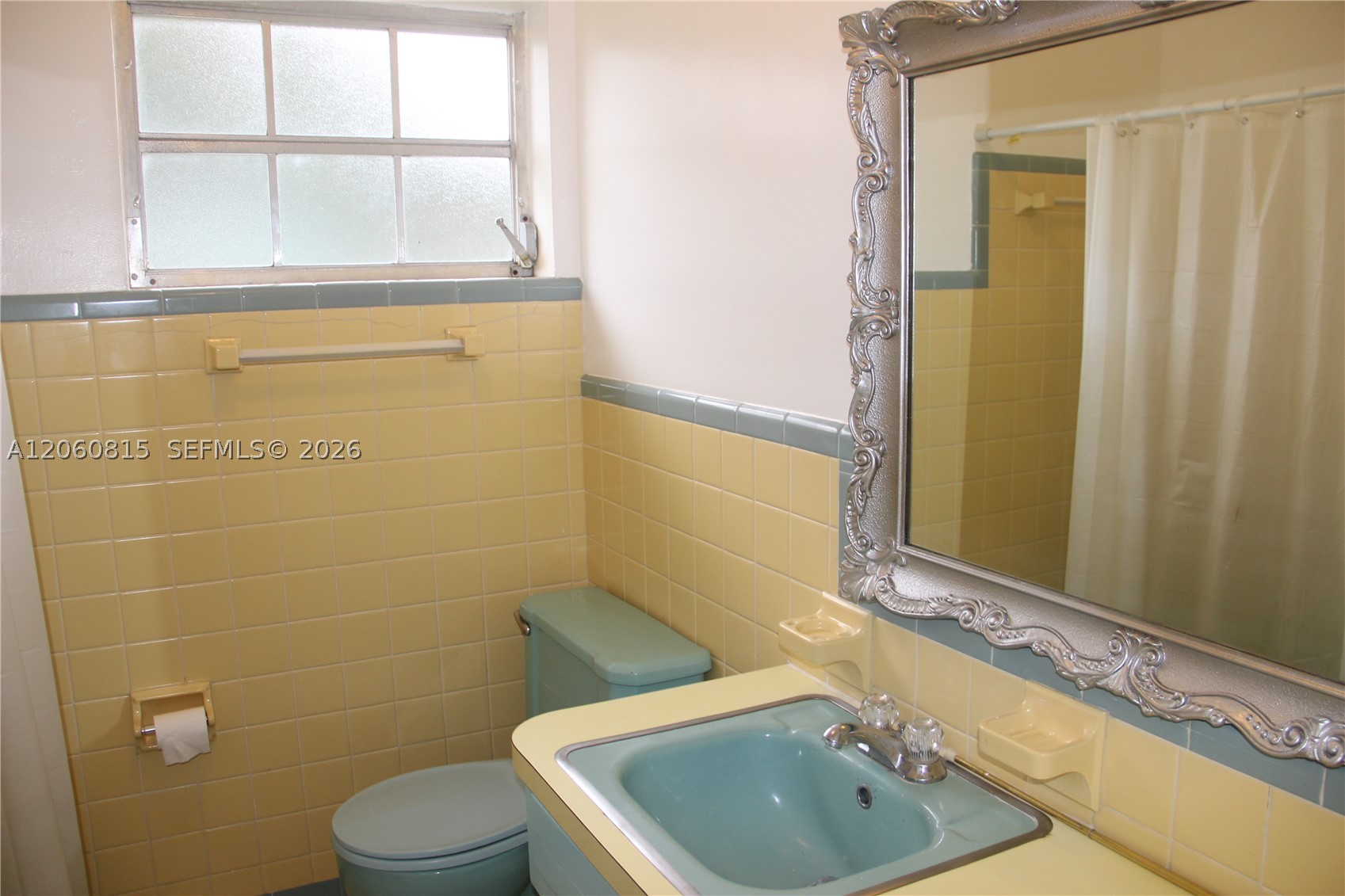 70 Hammond Dr, Miami Springs FL 33166