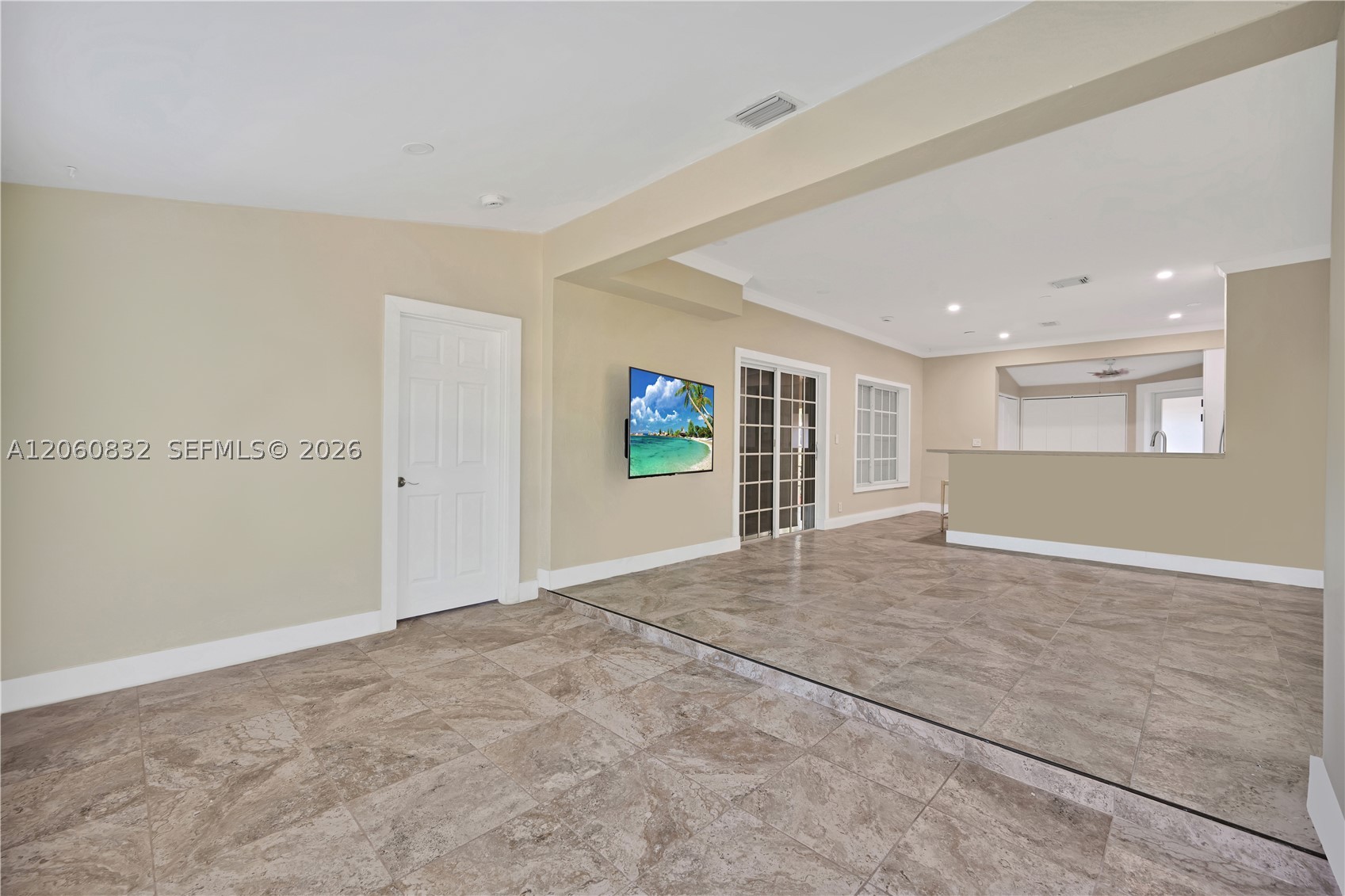 818 NE 3rd St, Hallandale Beach FL 33009