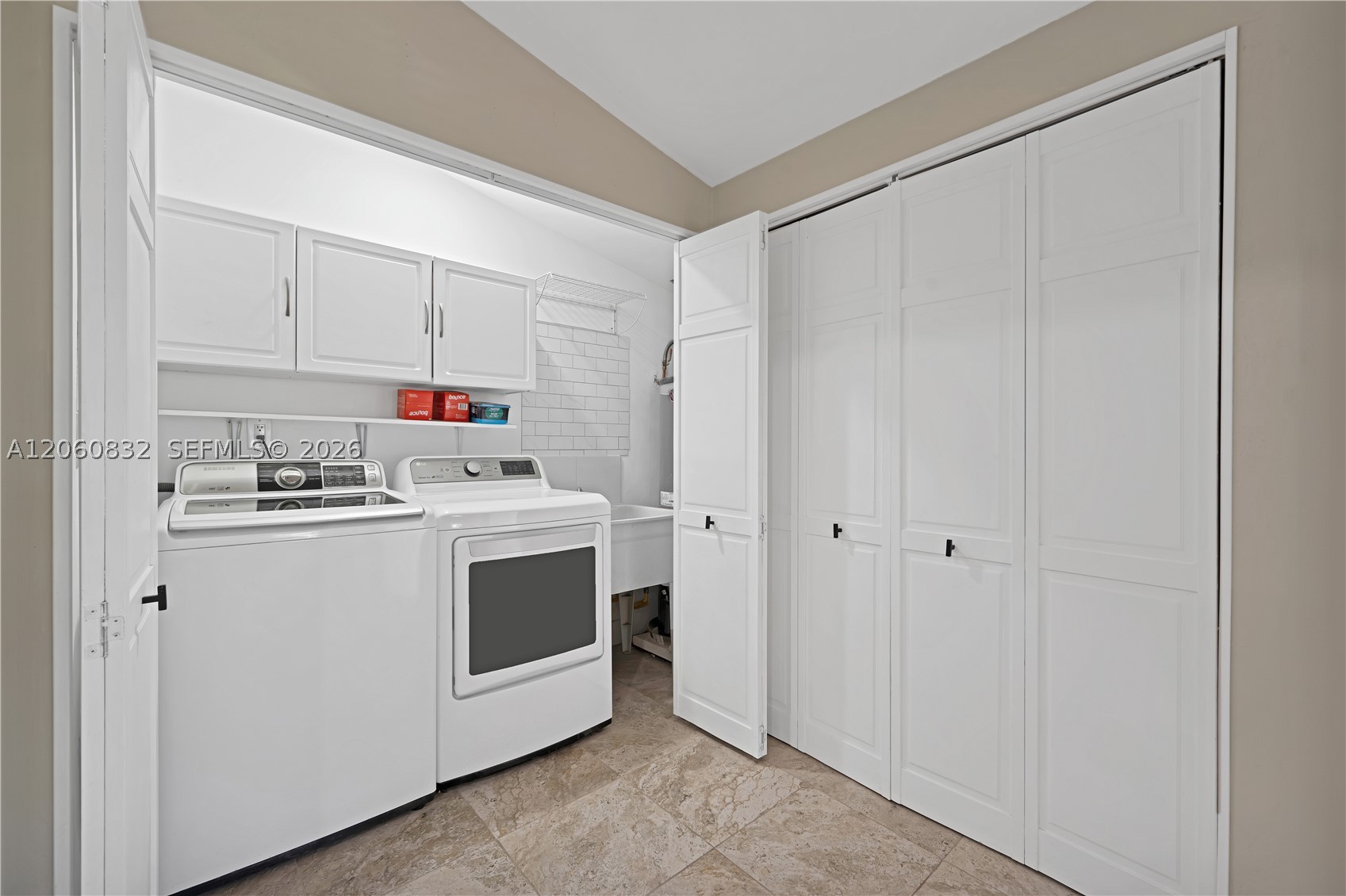 818 NE 3rd St, Hallandale Beach FL 33009