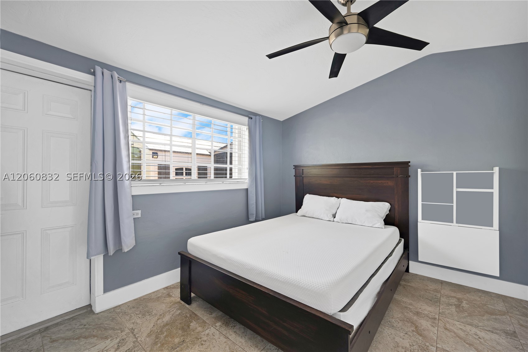 818 NE 3rd St, Hallandale Beach FL 33009