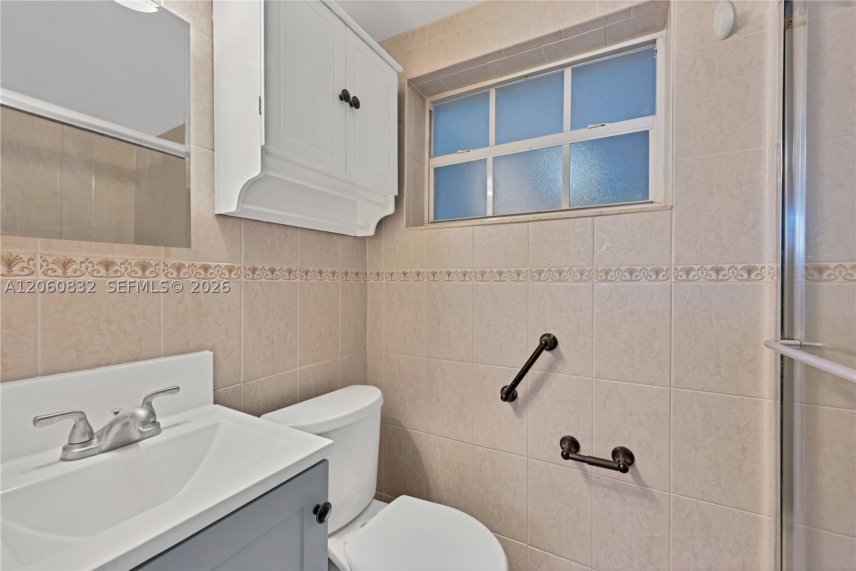 818 NE 3rd St, Hallandale Beach FL 33009