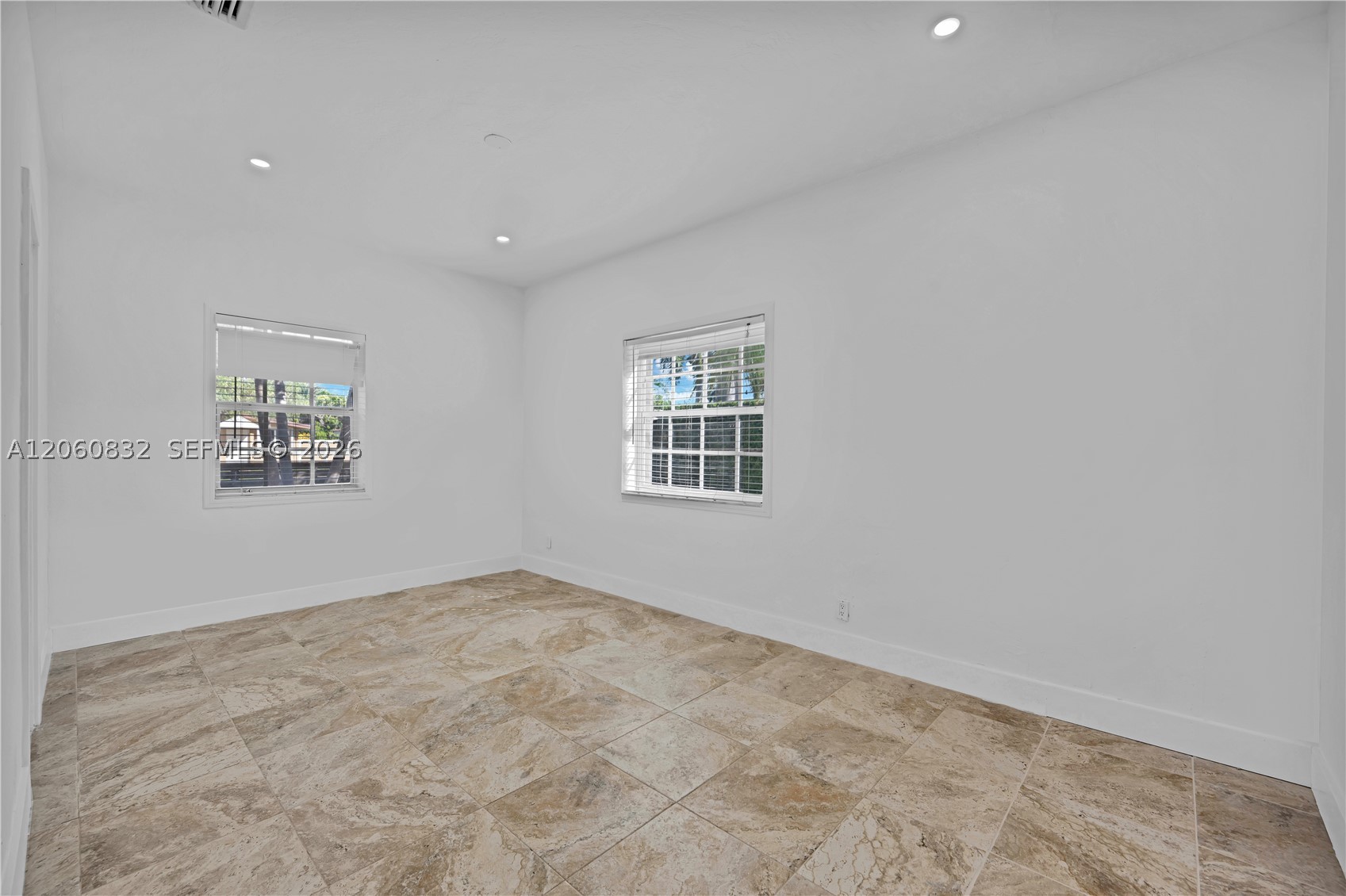818 NE 3rd St, Hallandale Beach FL 33009