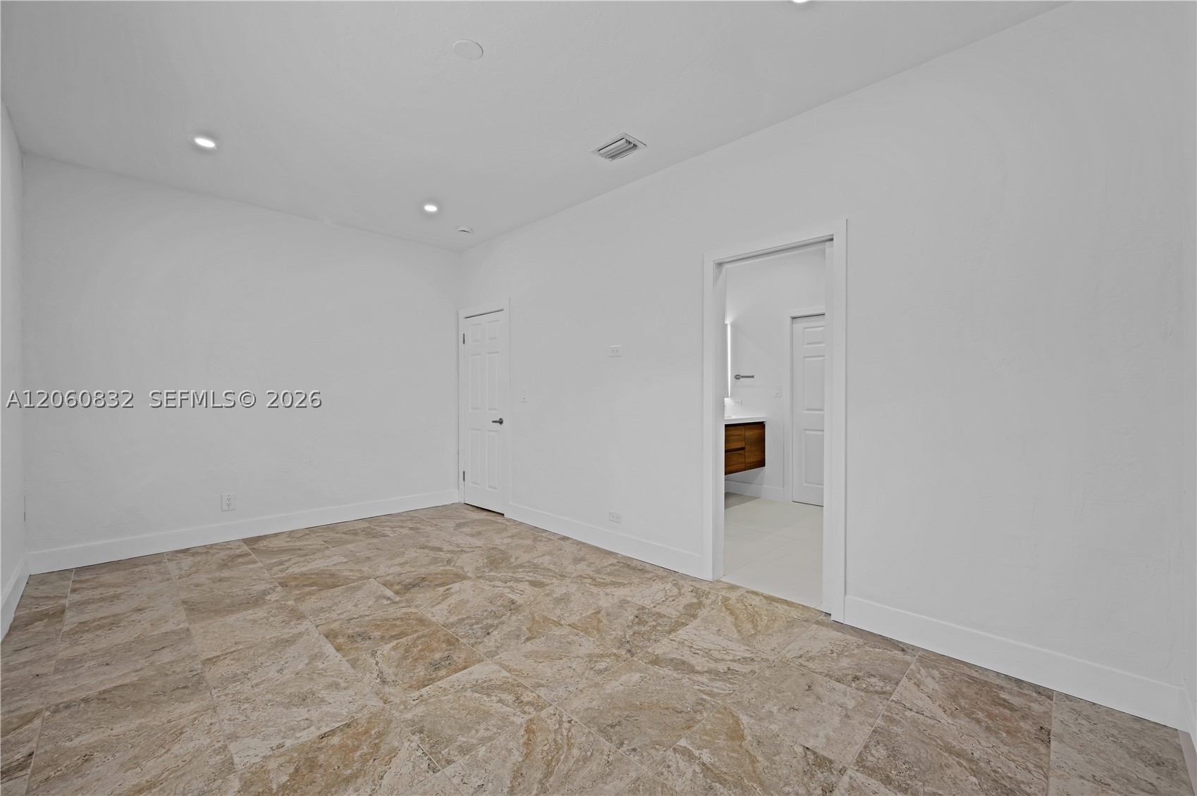 818 NE 3rd St, Hallandale Beach FL 33009