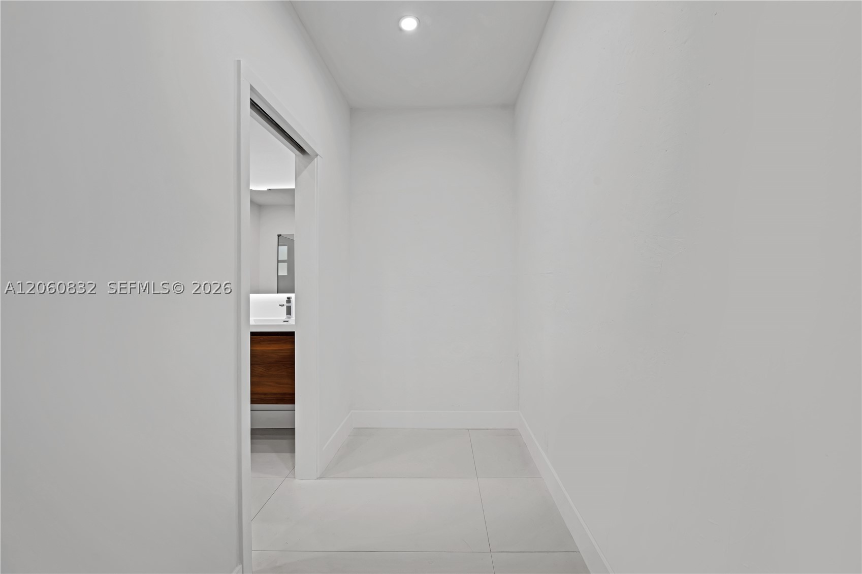 818 NE 3rd St, Hallandale Beach FL 33009