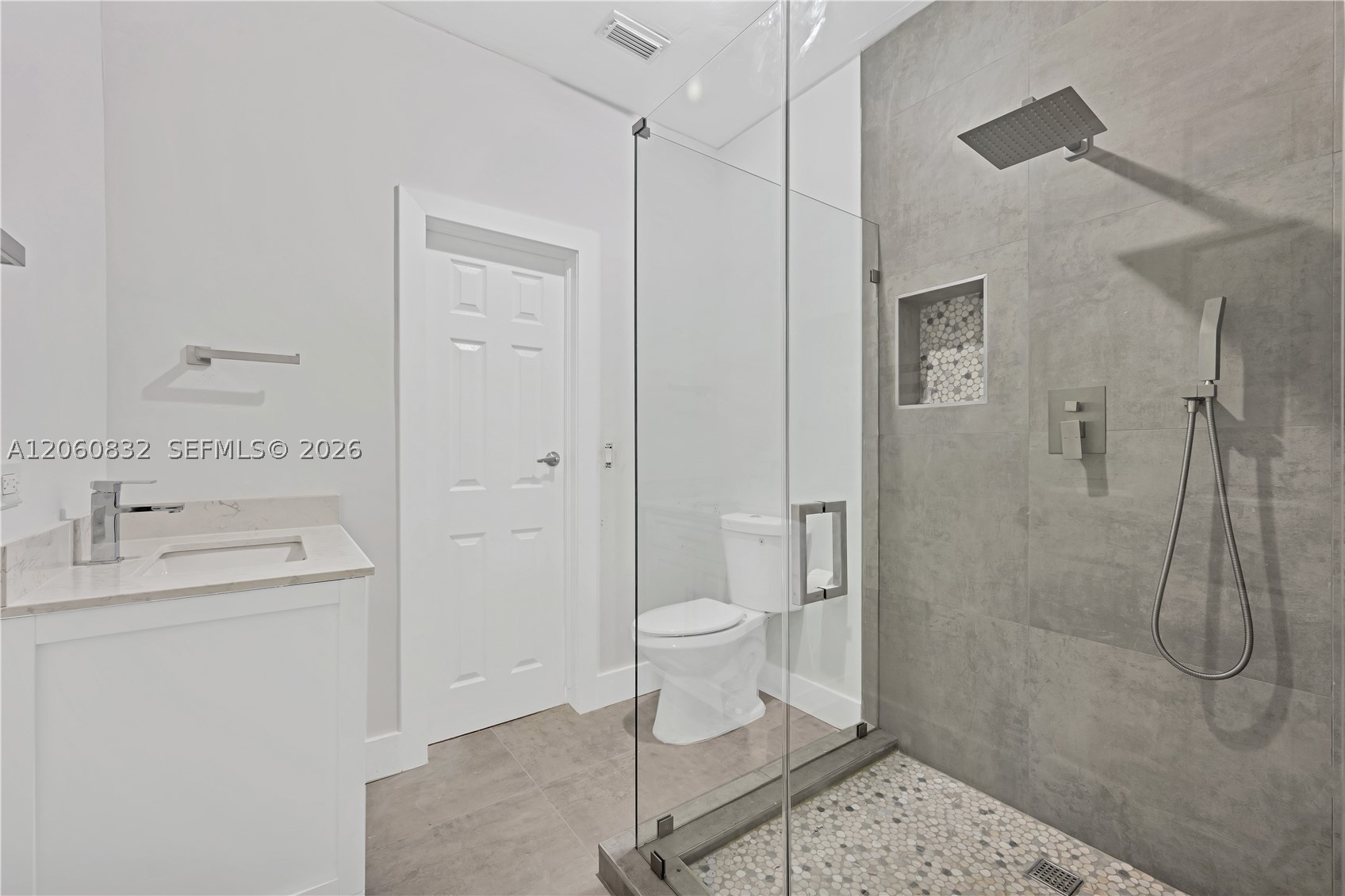 818 NE 3rd St, Hallandale Beach FL 33009