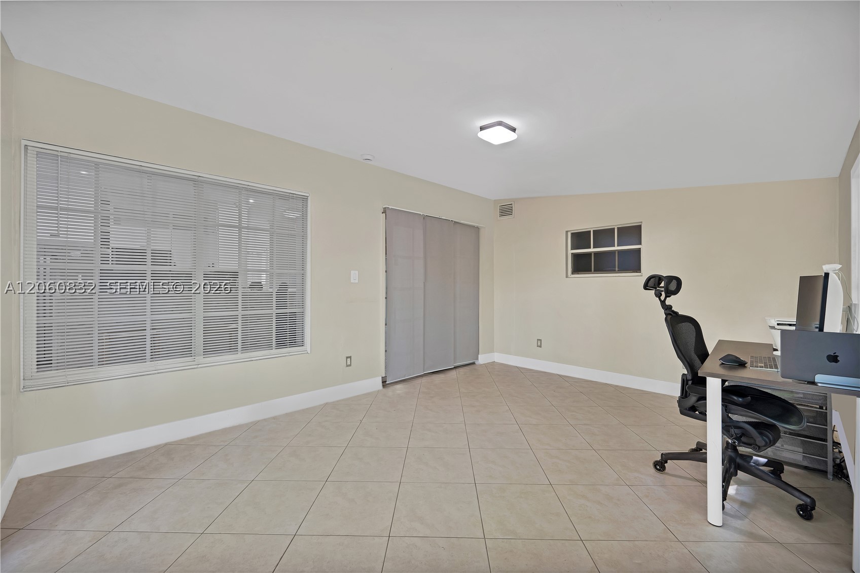 818 NE 3rd St, Hallandale Beach FL 33009