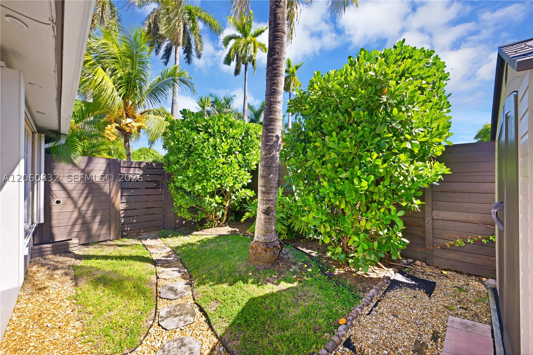 818 NE 3rd St, Hallandale Beach FL 33009