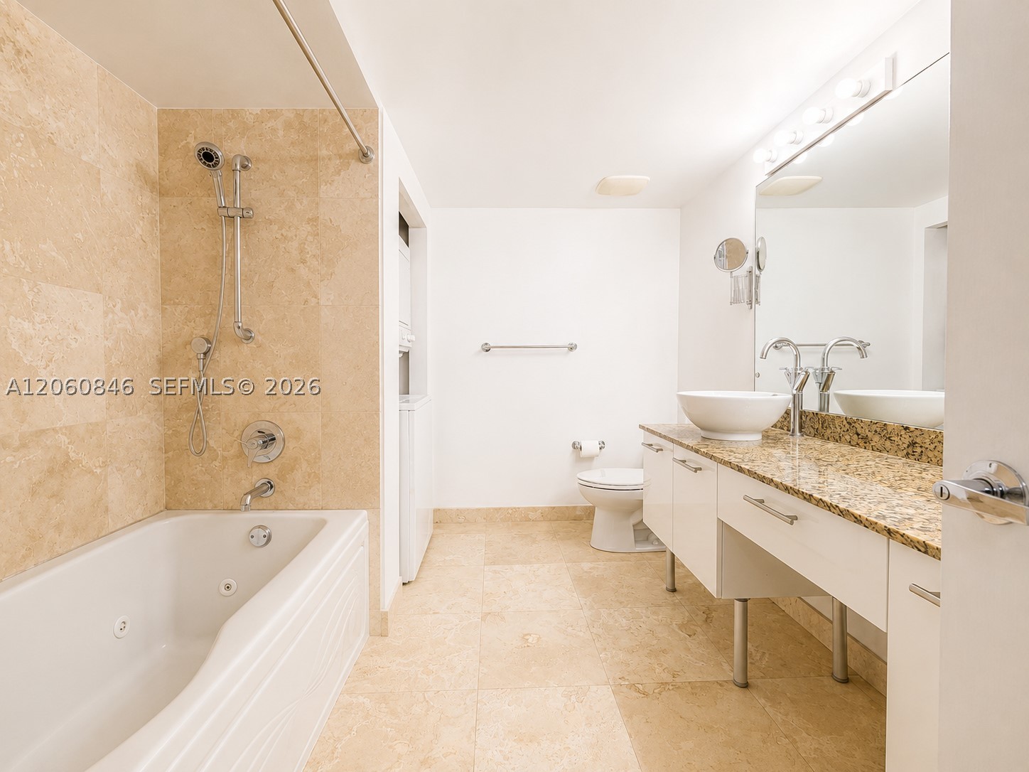 41 SE 5th St #1412, Miami FL 33131