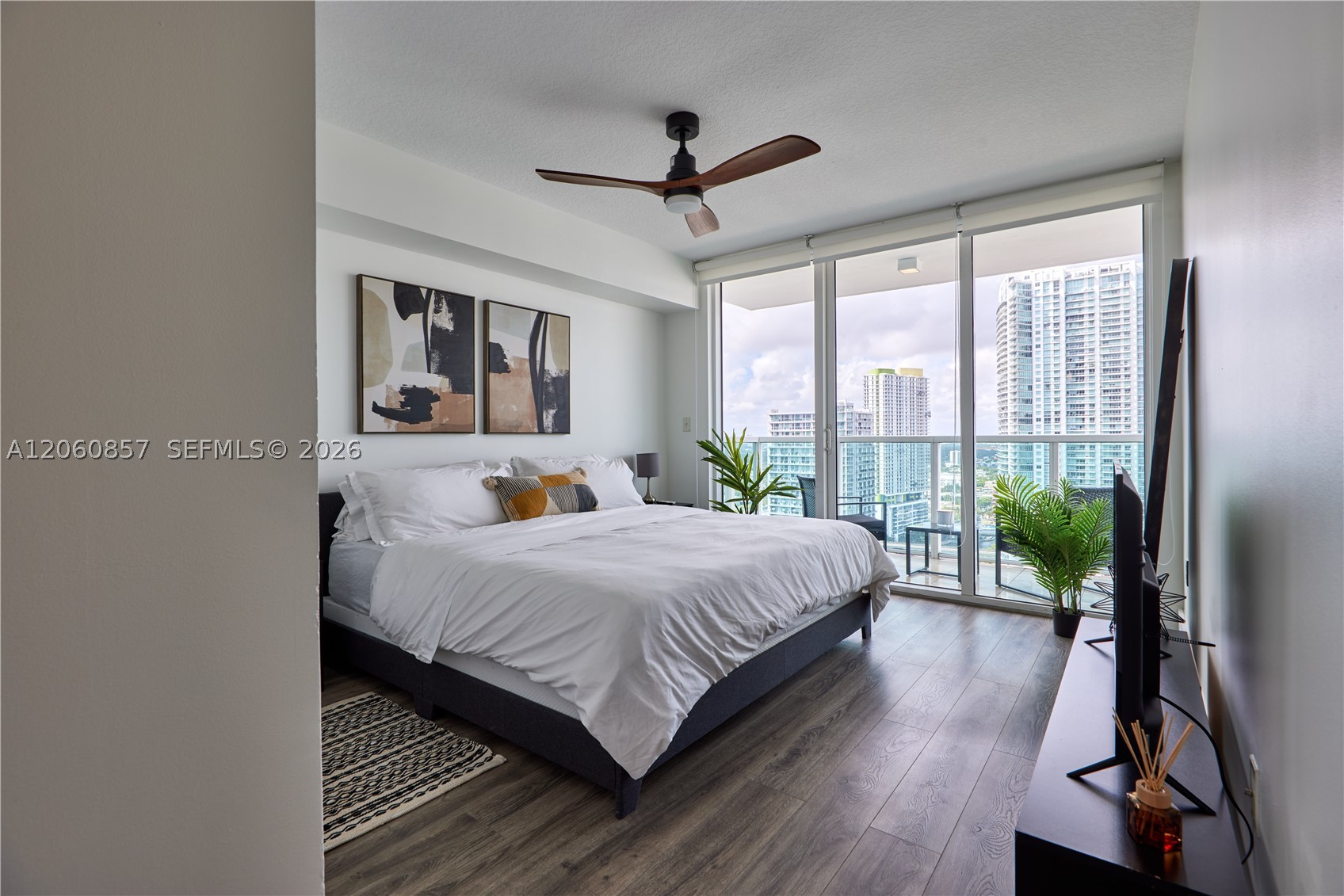 31 SE 5th St #3201, Miami FL 33131