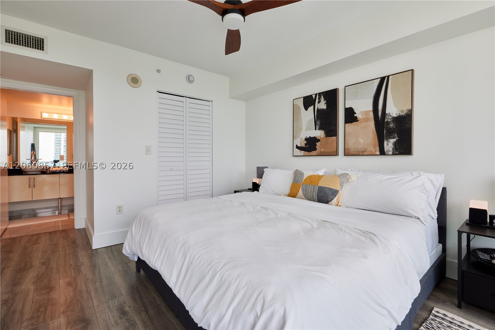 31 SE 5th St #3201, Miami FL 33131