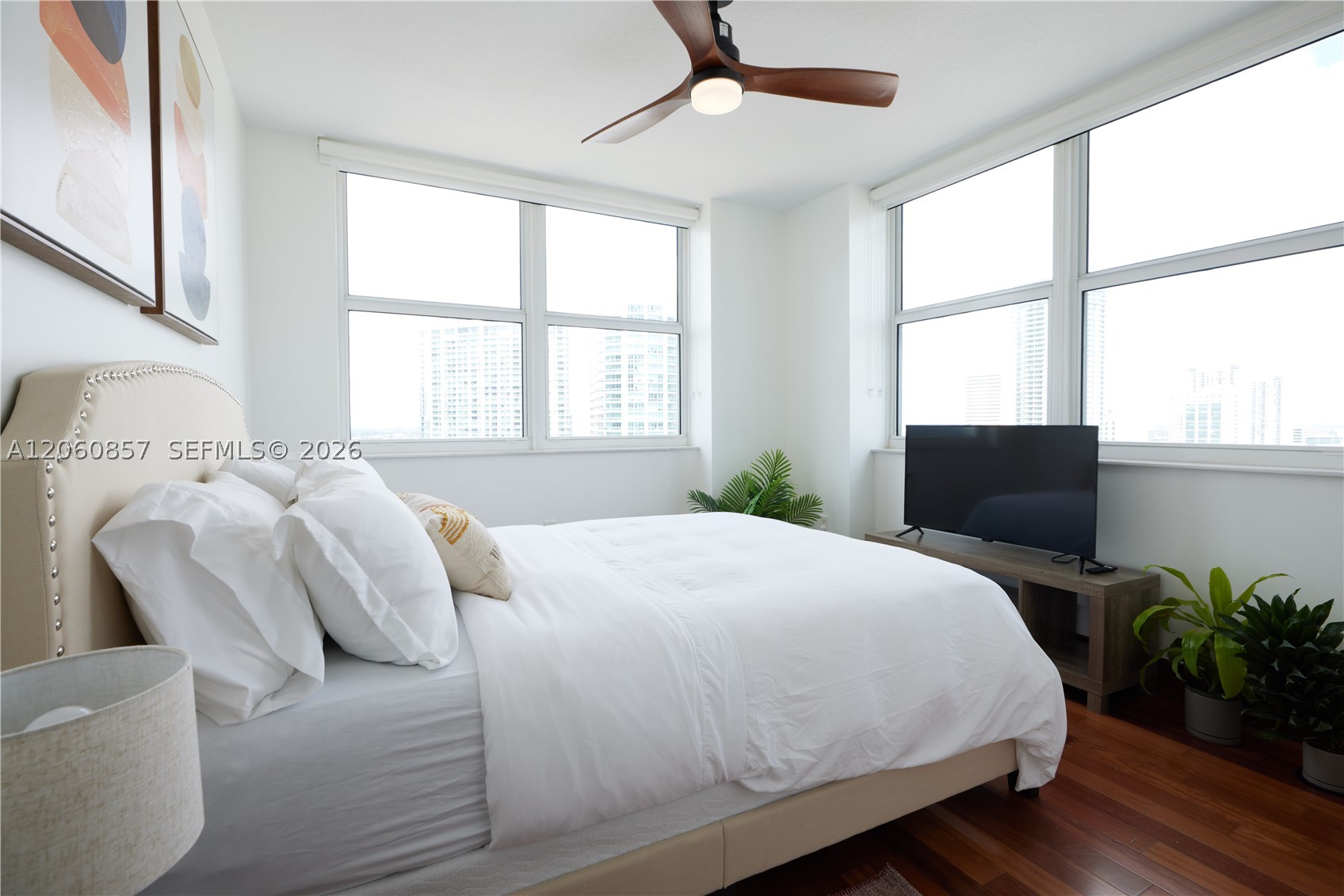 31 SE 5th St #3201, Miami FL 33131