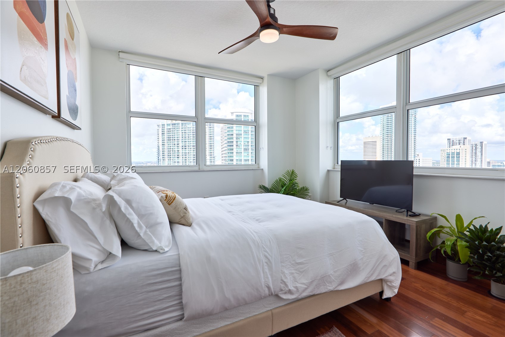 31 SE 5th St #3201, Miami FL 33131