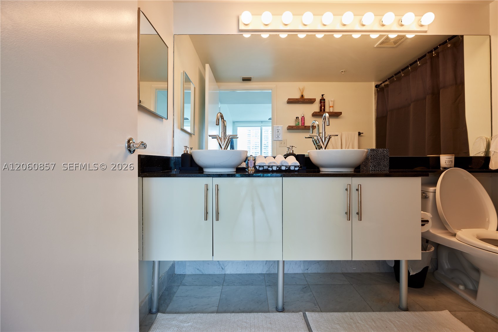 31 SE 5th St #3201, Miami FL 33131