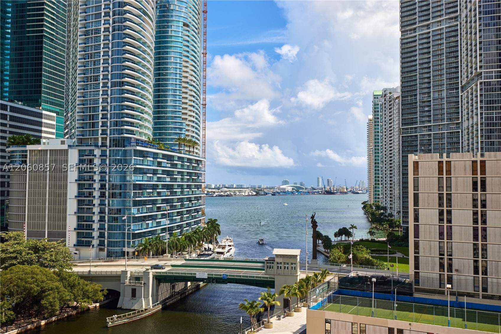 31 SE 5th St #3201, Miami FL 33131