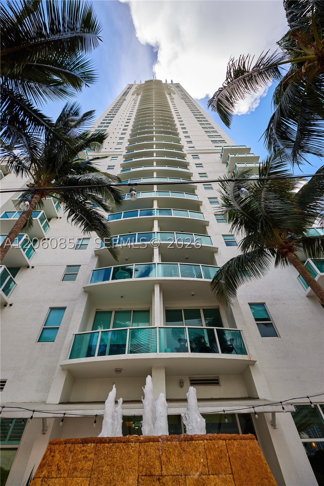31 SE 5th St #3201, Miami FL 33131