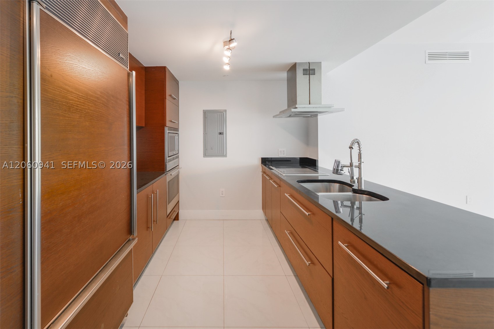 495 Brickell Ave #5205, Miami FL 33131