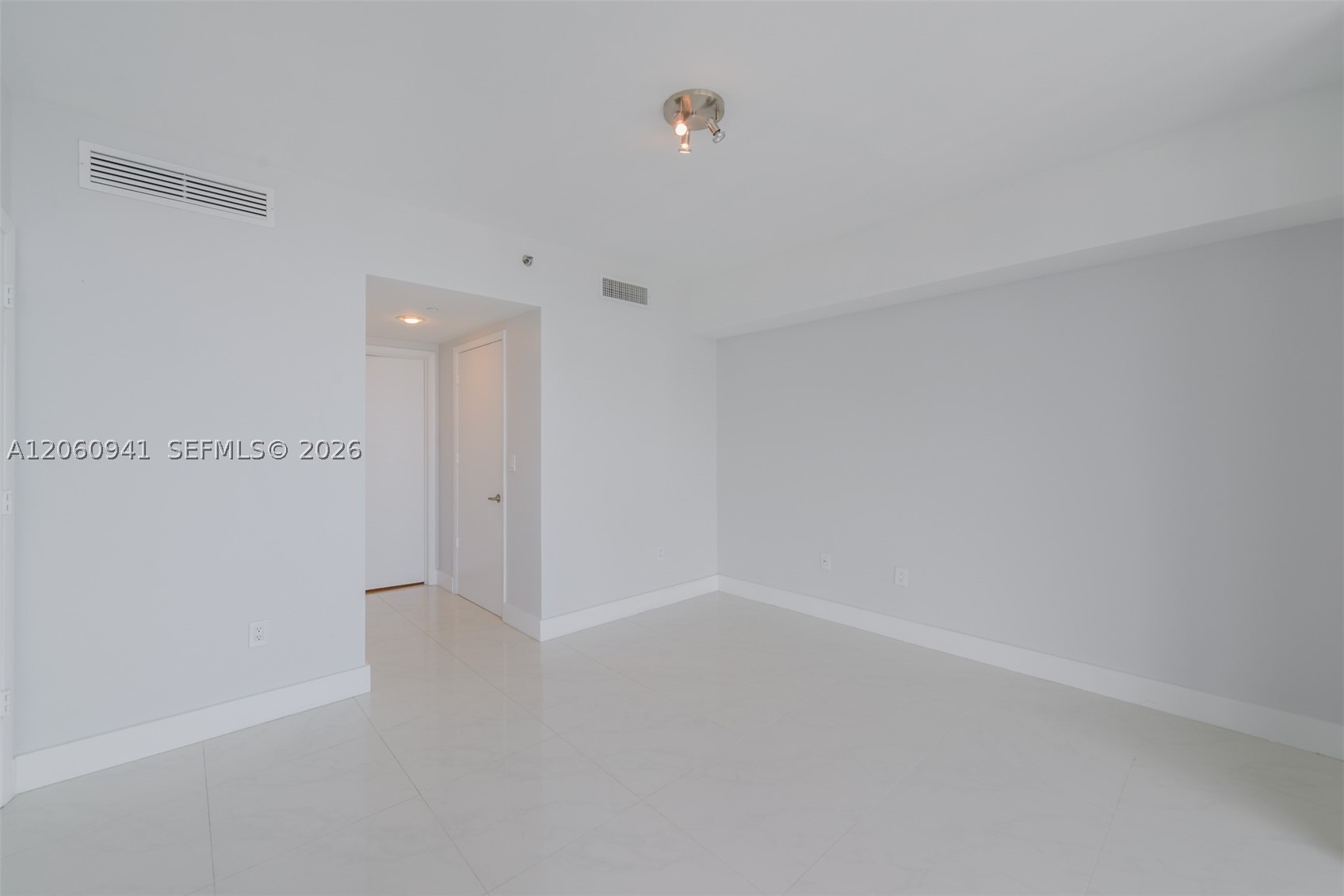 495 Brickell Ave #5205, Miami FL 33131
