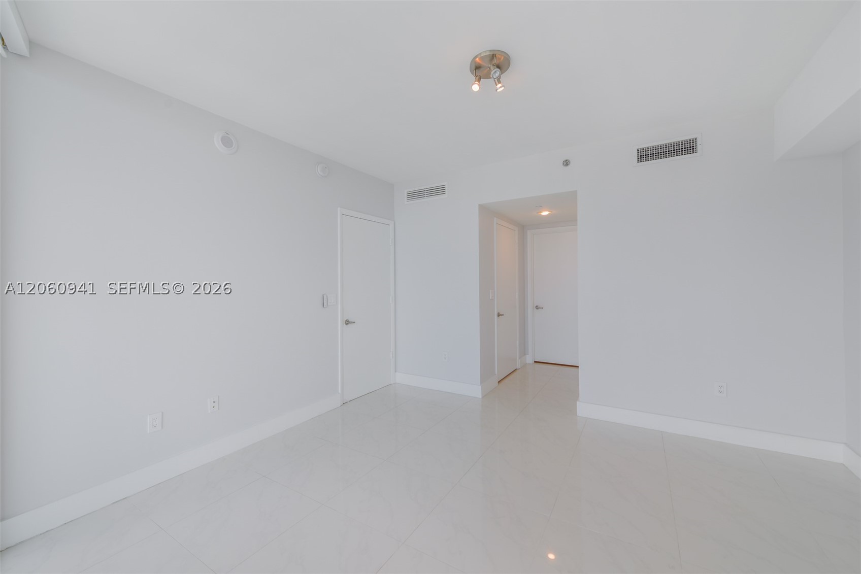 495 Brickell Ave #5205, Miami FL 33131