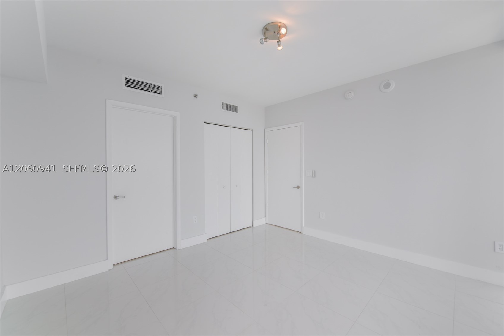 495 Brickell Ave #5205, Miami FL 33131