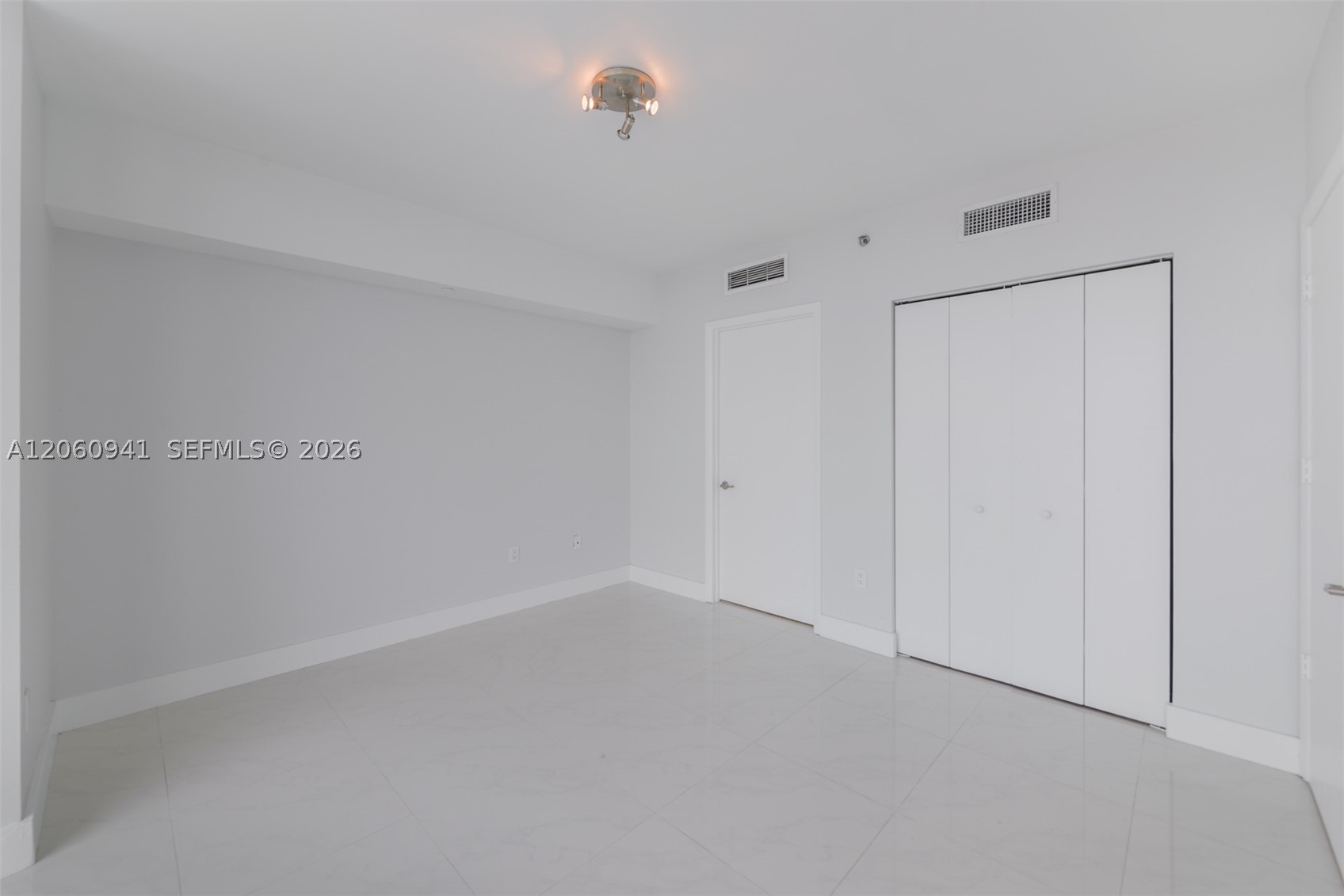 495 Brickell Ave #5205, Miami FL 33131